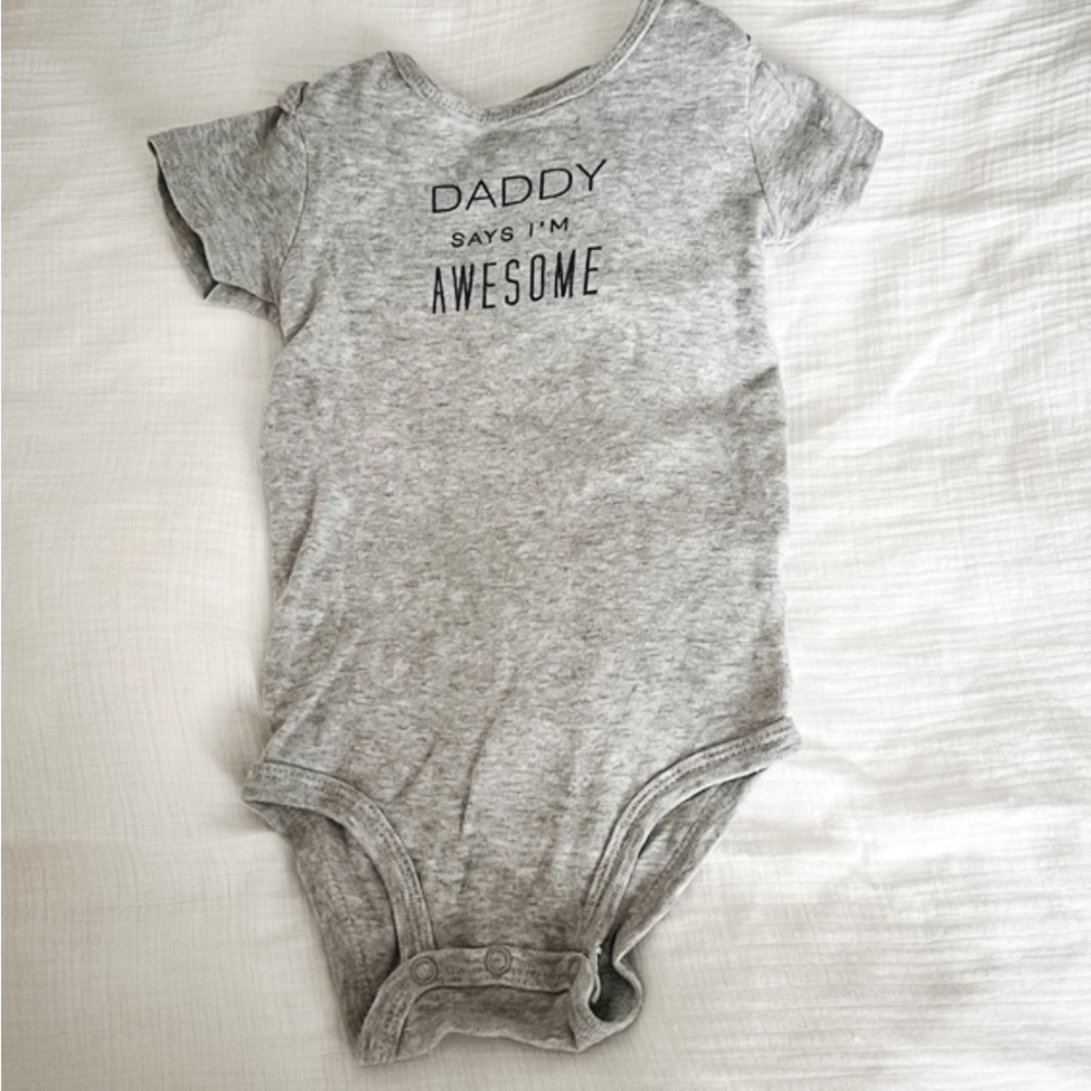 4/$20 Grey Bodysuit | Carterβs | 6-9 months